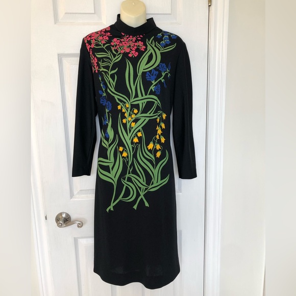 Vintage 1970’s mock-neck shift dress, black with floral design sm/med fit - Picture 1 of 11